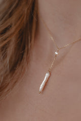 Avantgarde | Halskette mit langem Perlen Anhänger