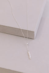 Avantgarde | Halskette mit langem Perlen Anhänger