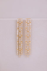 Bravura | Lange Elegante Kristallohrringe mit Perlen