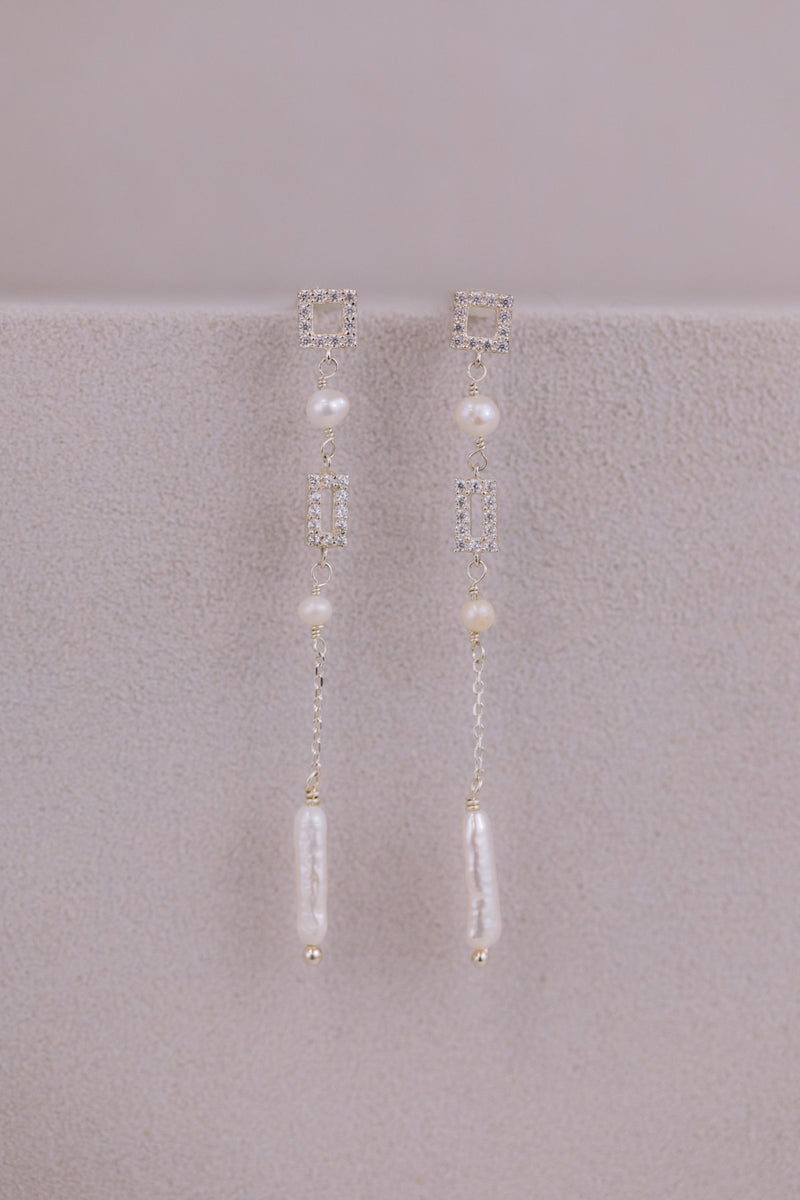 Fine Art | Filigrane Ohrringe mit kleinen Kristallen und Perlen