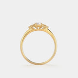 Ring ECLIPSE Oval in Gelbgold im Profil – niedrige Fassung, flach am Finger getragen