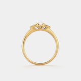 Ring ECLIPSE Rund in Gelbgold im Profil – niedrige Fassung, flach am Finger getragen