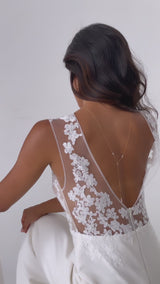 Lorelei | Elegante Rückenkette mit Perlen