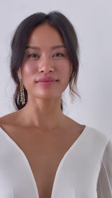 Aurelia | Zarte Statement Perlenohrringe mit Kristallstecker
