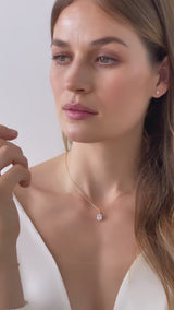 Hazel | Halskette mit ovalem Kristall-Anhänger
