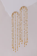 Aurelia | Zarte Statement Perlenohrringe mit Kristallstecker