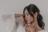 Aurelia | Zarte Statement Perlenohrringe mit Kristallstecker