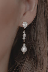 Delphine | Perlenohrringe mit Kristallstecker
