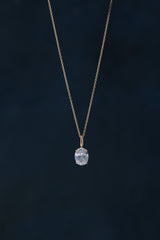 Hazel | Halskette mit ovalem Kristall-Anhänger