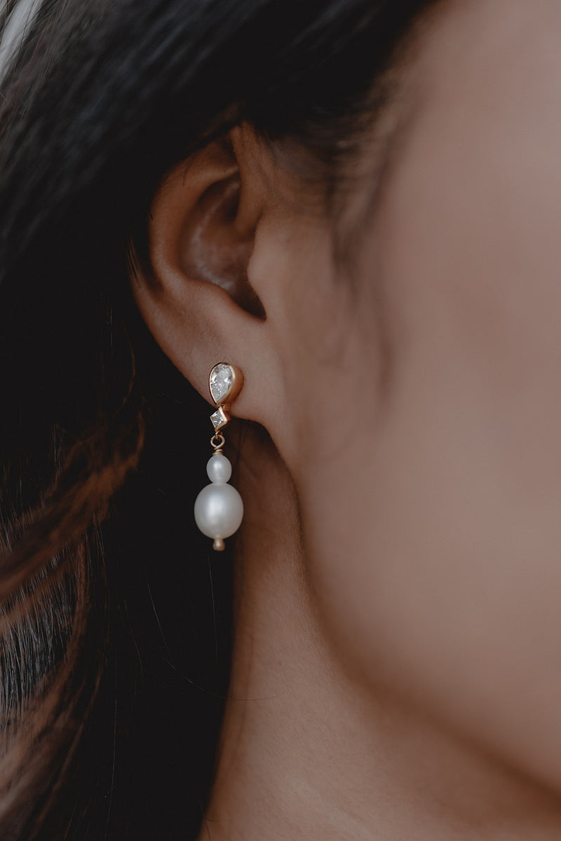 Helena | Kleine Ohrringe mit Perlen und Kristallstecker