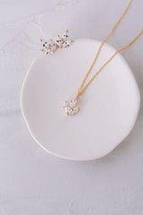 Juvelan zierliche Braut Halskete mit Kristallen Simply Wonderful