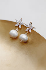 Blooming Beauty | Brautschmuck Perlenohrringe Kristallstecker