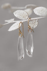 APHRODITE | Moderne Brautschmuck-Ohrringe mit Kristallanhänger