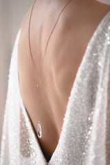 APHRODITE | Moderne Braut-Rückenkette mit Kristallanhänger