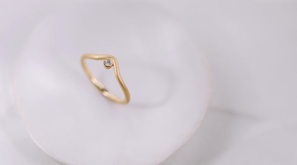Minimalistischer Verlobungsring mit Diamant