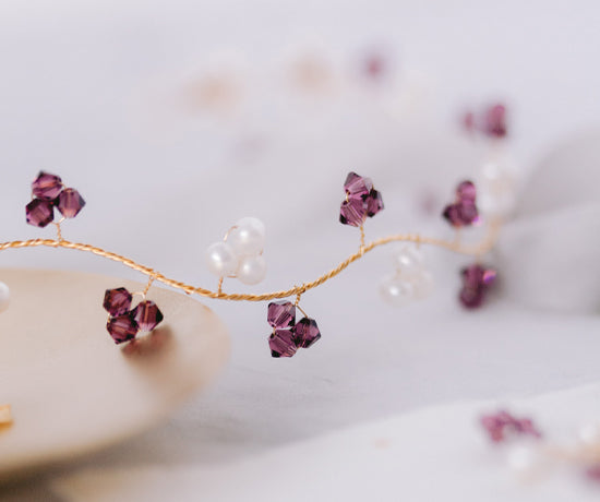 Romantischer Haarschmuck mit Perlen und Amethysten | Mut zur Farbe