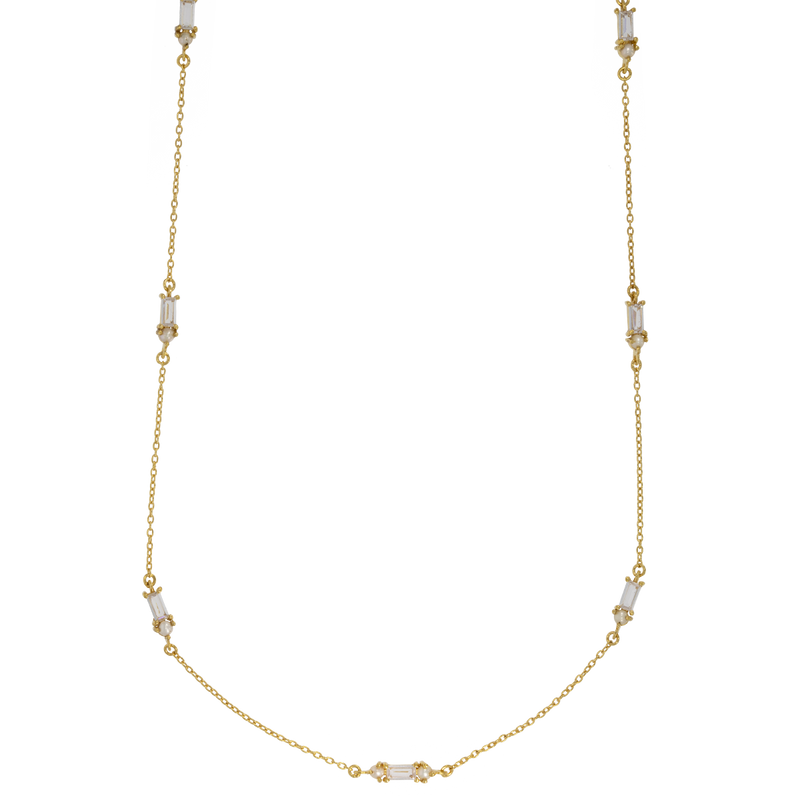 Muse | Zarte Halskette mit Süßwasserperlen und Baguette-Schliff Kristallen