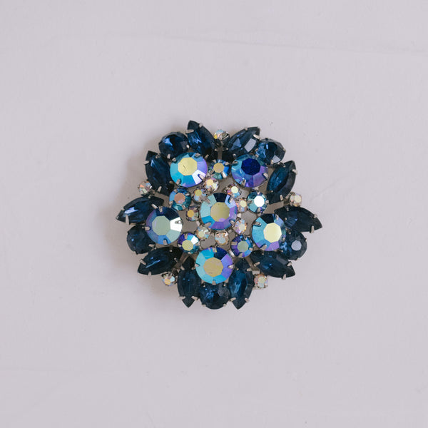 Juliana Vintage Brosche 53 mm | Blaue Strass-Steine & Aurora Borealis Kristalle – Sammlerstück