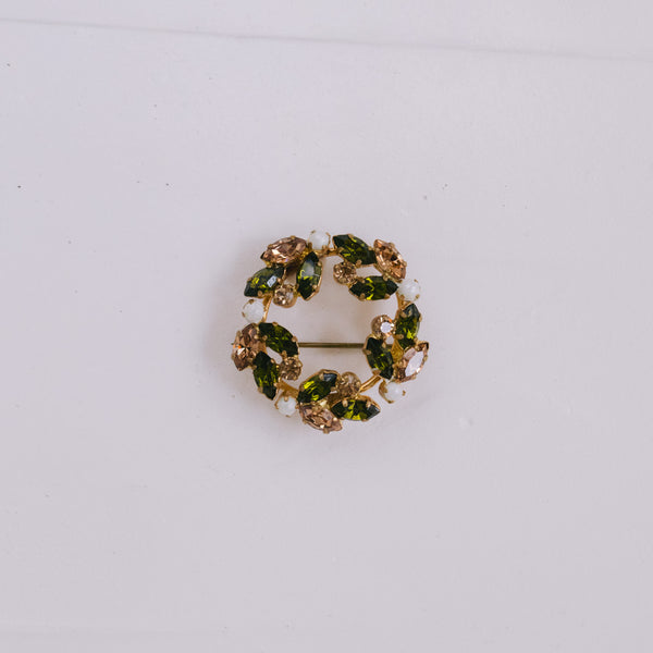 Vintage Kreis-Brosche 32 mm | Vergoldet mit grünen & goldfarbenen Strass-Steinen und Wachsperlen