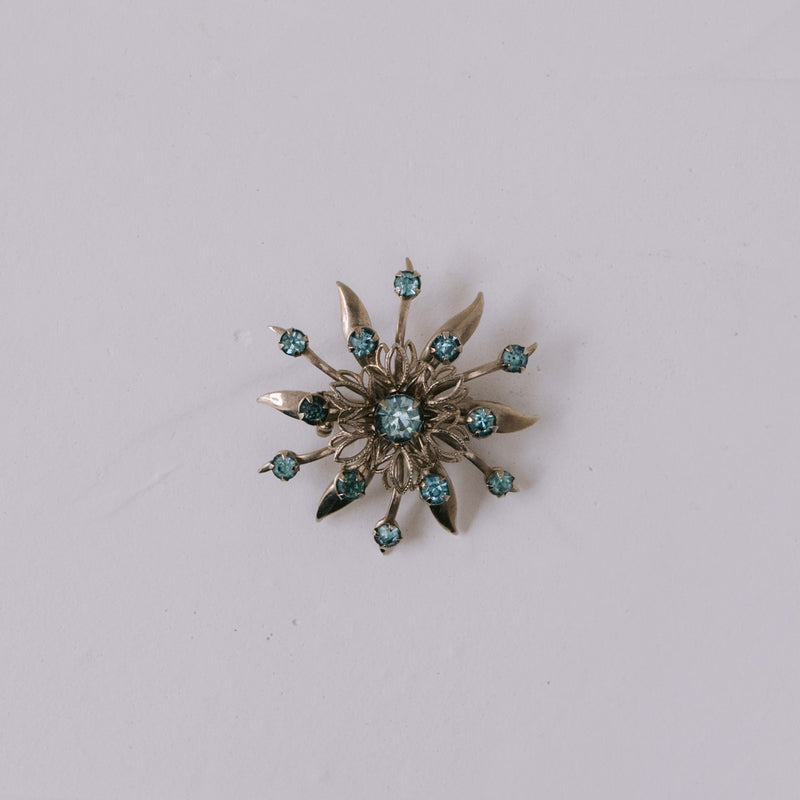 Vintage Schneeflocken-Brosche 40 mm | Rhodiniert mit hellblauen Strass-Steinen