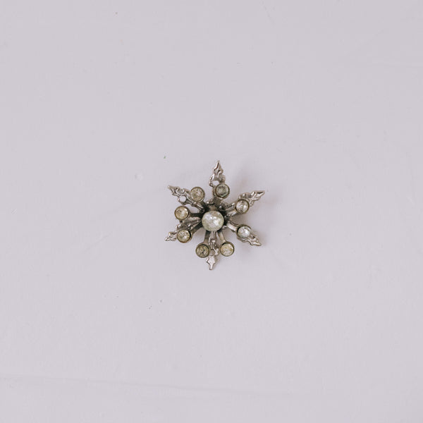 Vintage Schneeflocken-Brosche 32 mm | Rhodinierte Fassung mit Kristall-Strass