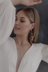 Elenora | halbrunde Statement Perlenohrringe mit Kristallstecker für die Braut