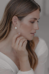 Joelle | Perlenohrringe mit ovalem Kristallstecker für die Braut