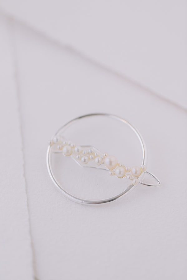 Companion | Modern Round Hair Clip with Freshwater Pearls