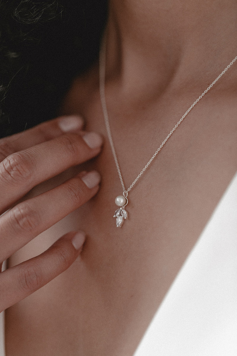 Juvelan zierliche braut halskete mit kristallen und perlen simply delightful 1